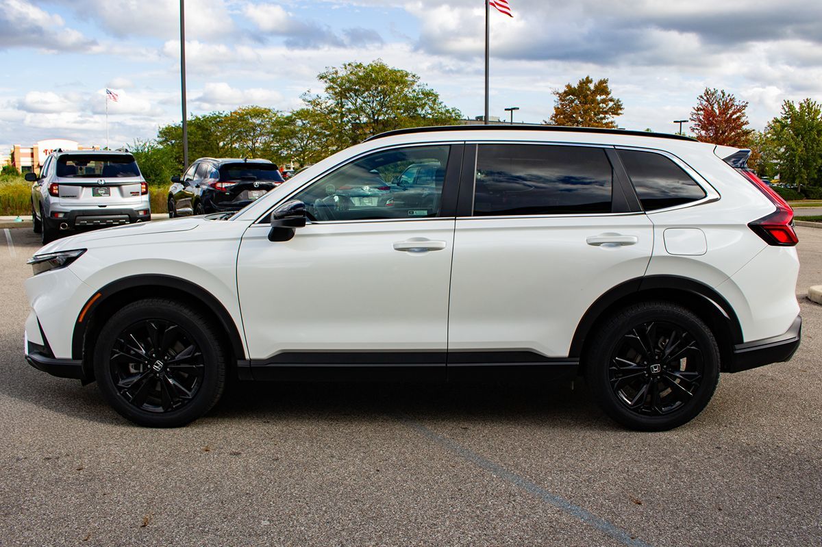 2023 Honda CR-V Hybrid Sport Touring photo 2