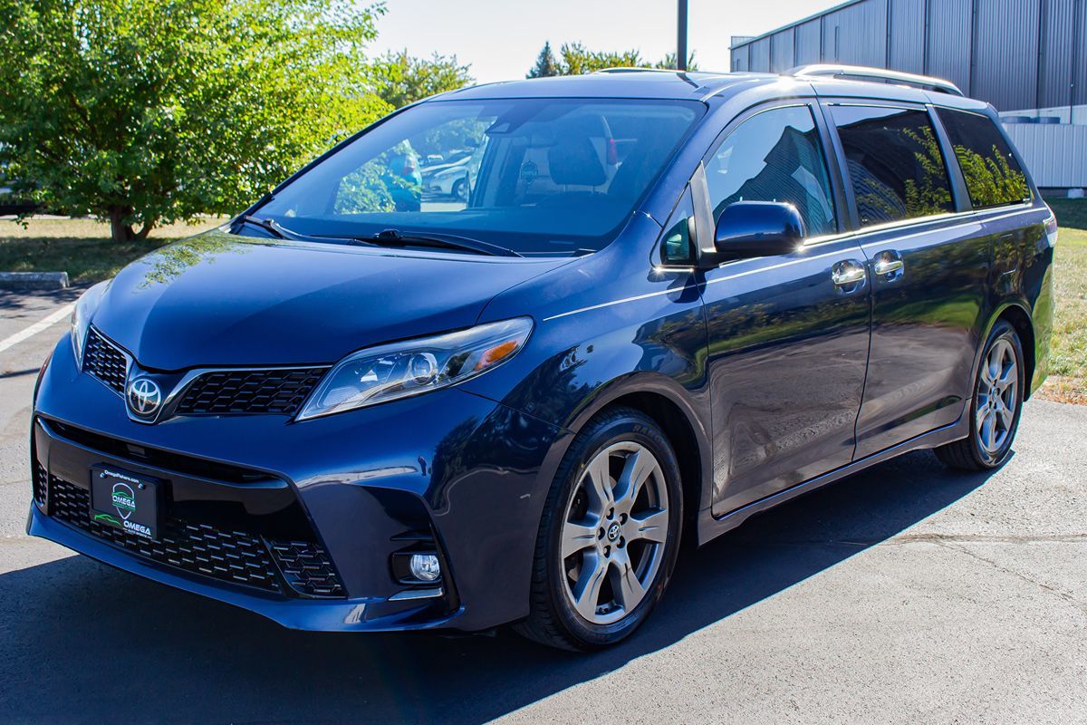 2018 Toyota Sienna SE Premium photo 3