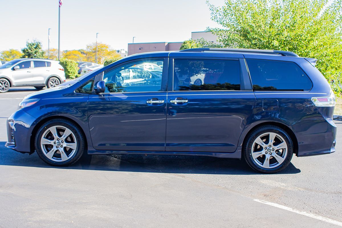 2018 Toyota Sienna SE Premium photo 4