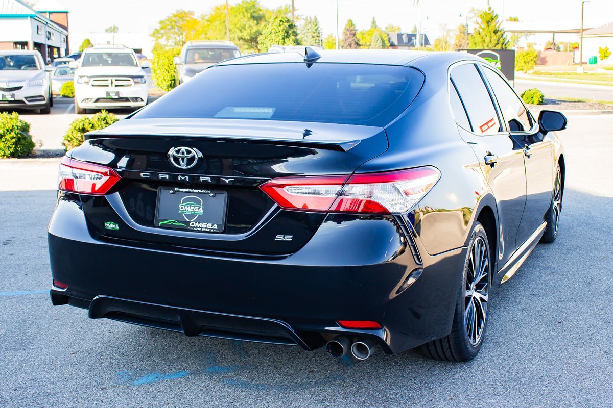 2020 Toyota Camry SE photo 9