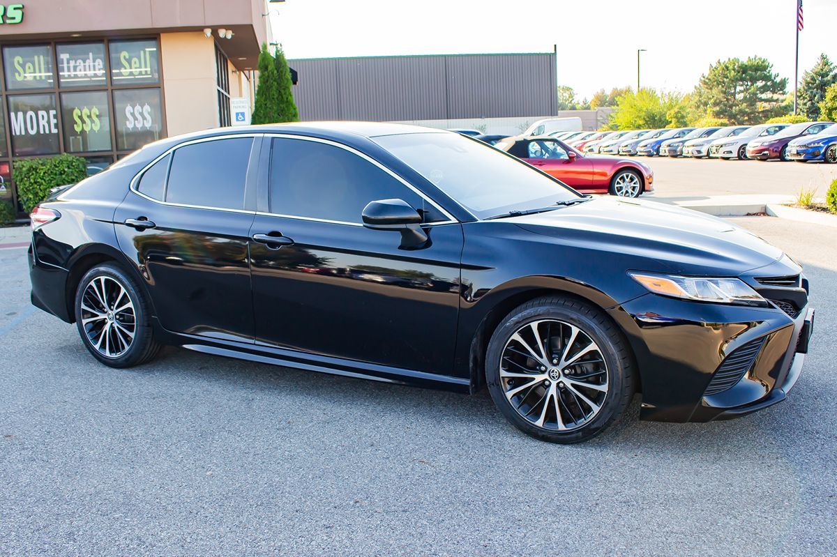 2020 Toyota Camry SE photo 12