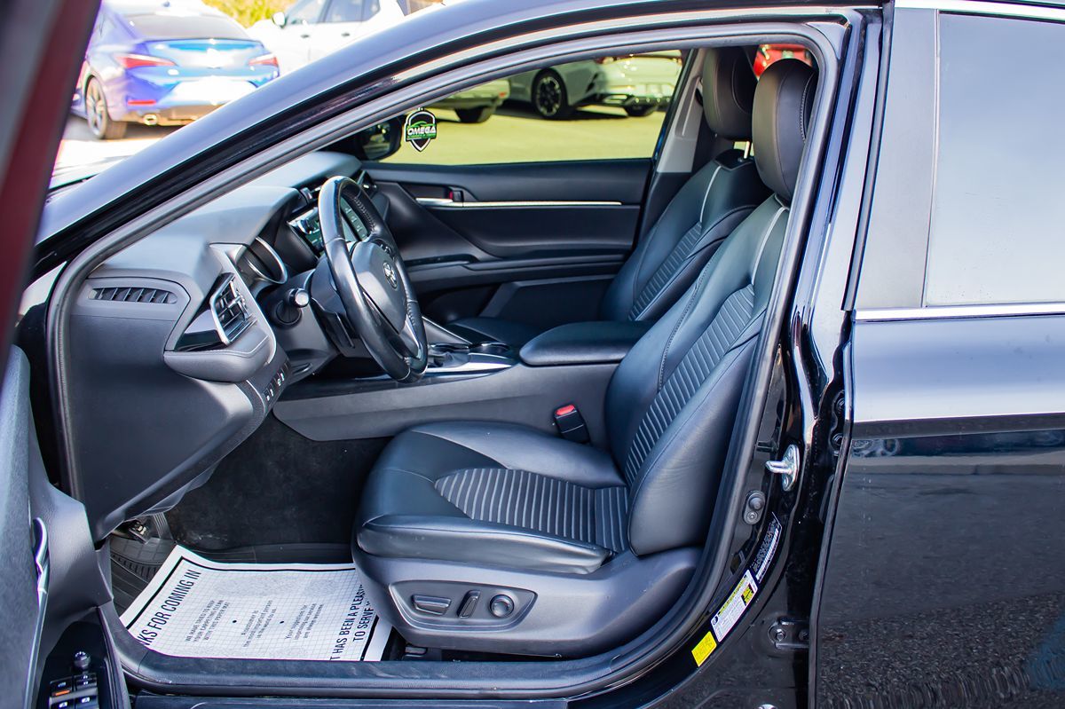 2020 Toyota Camry SE photo 13