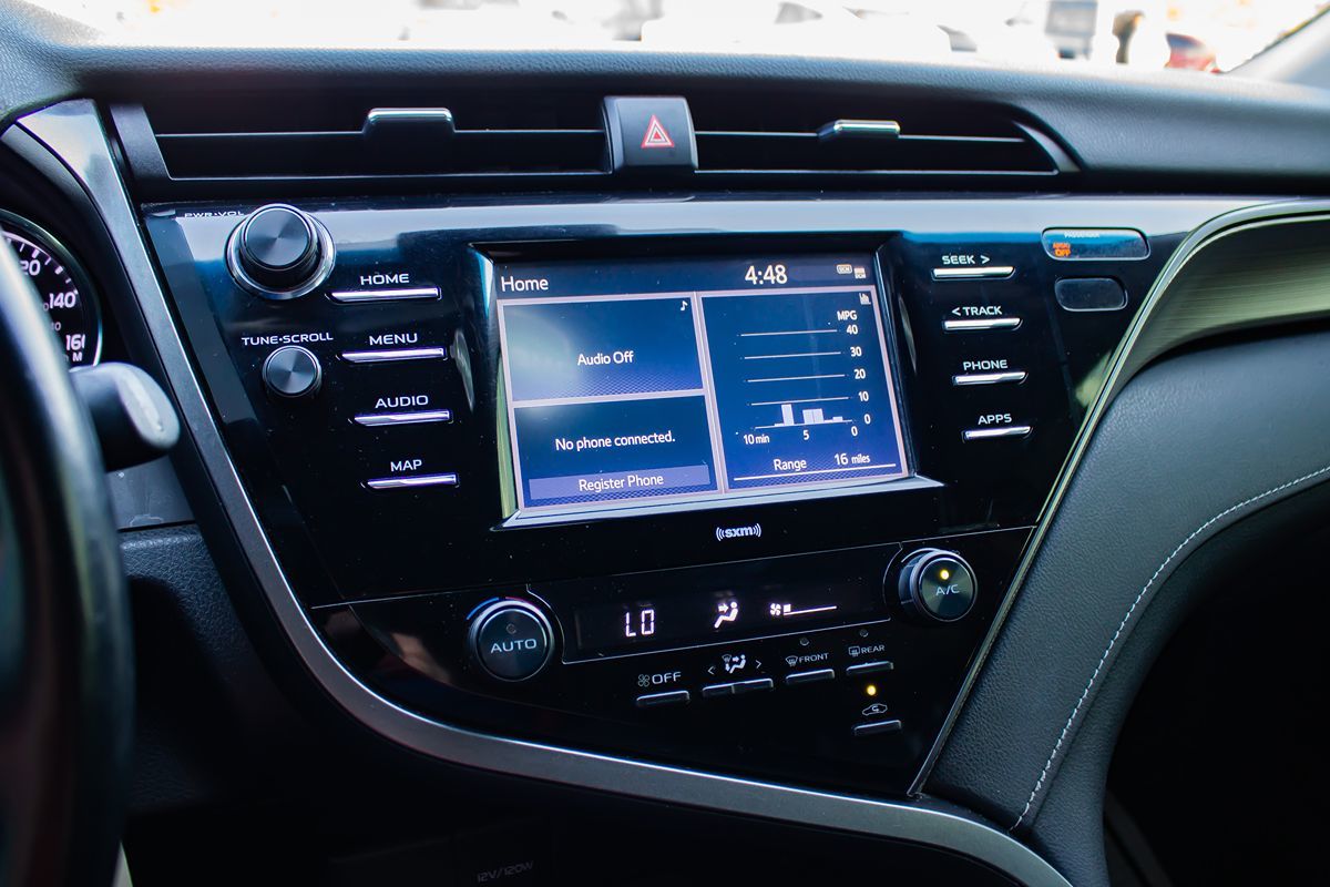 2020 Toyota Camry SE photo 23