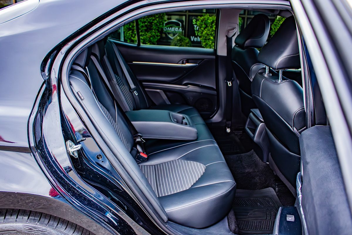 2020 Toyota Camry SE photo 18