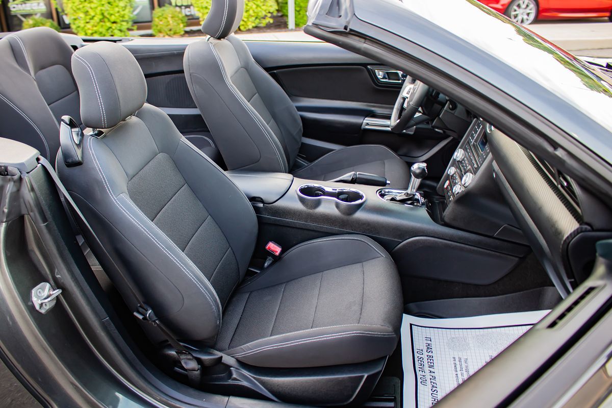 2015 Ford Mustang V6 Convertible photo 17