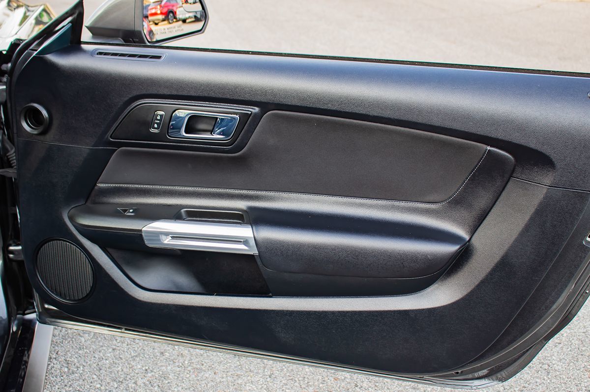2015 Ford Mustang V6 Convertible photo 18