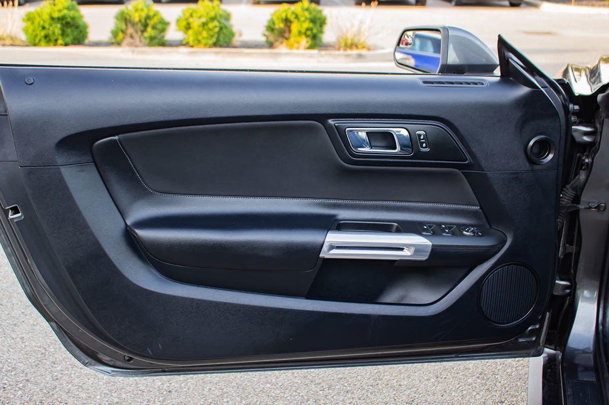 2015 Ford Mustang V6 Convertible photo 13