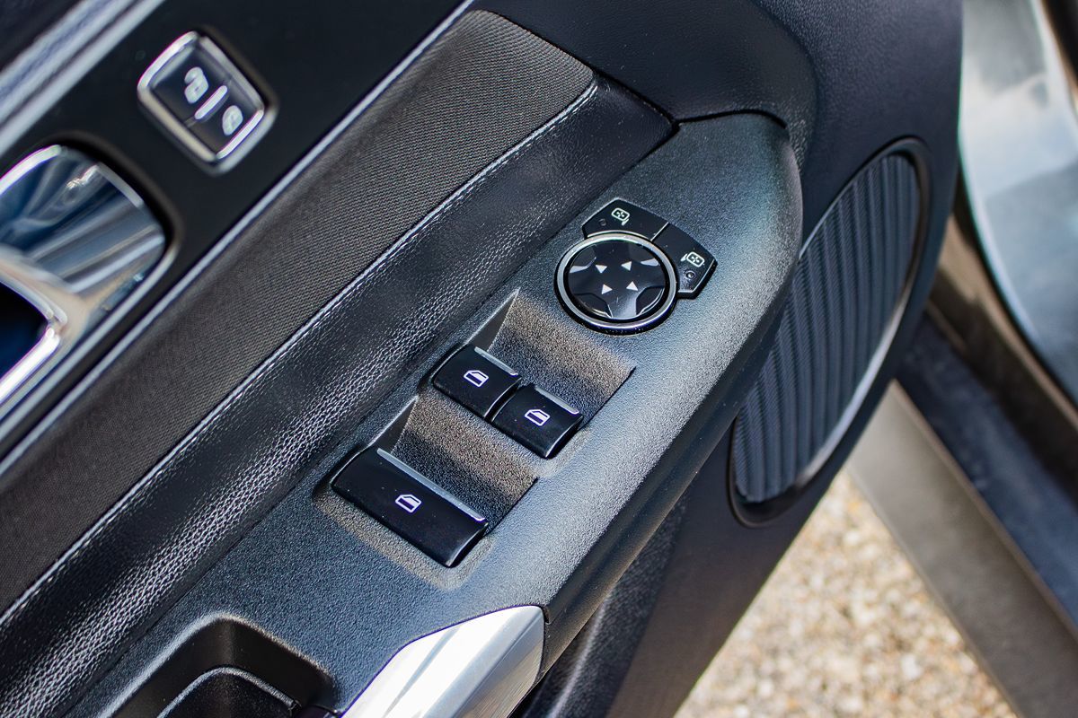 2015 Ford Mustang V6 Convertible photo 14