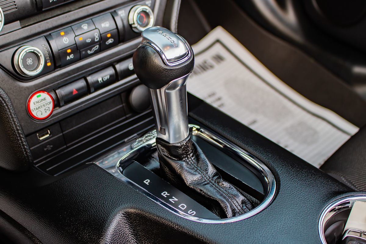 2015 Ford Mustang V6 Convertible photo 22