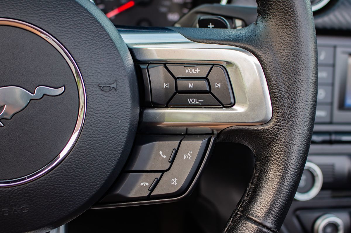2015 Ford Mustang V6 Convertible photo 21