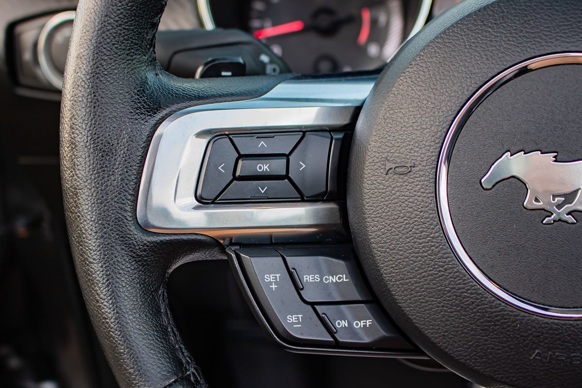 2015 Ford Mustang V6 Convertible photo 20