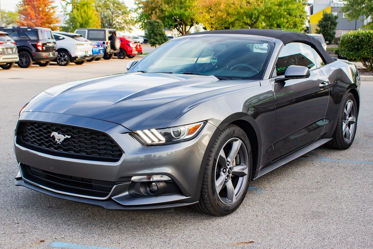 2015 Ford Mustang V6 Convertible photo 3