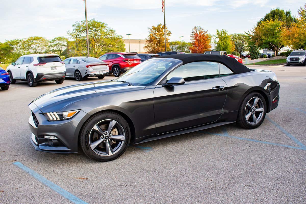 2015 Ford Mustang V6 Convertible photo 4