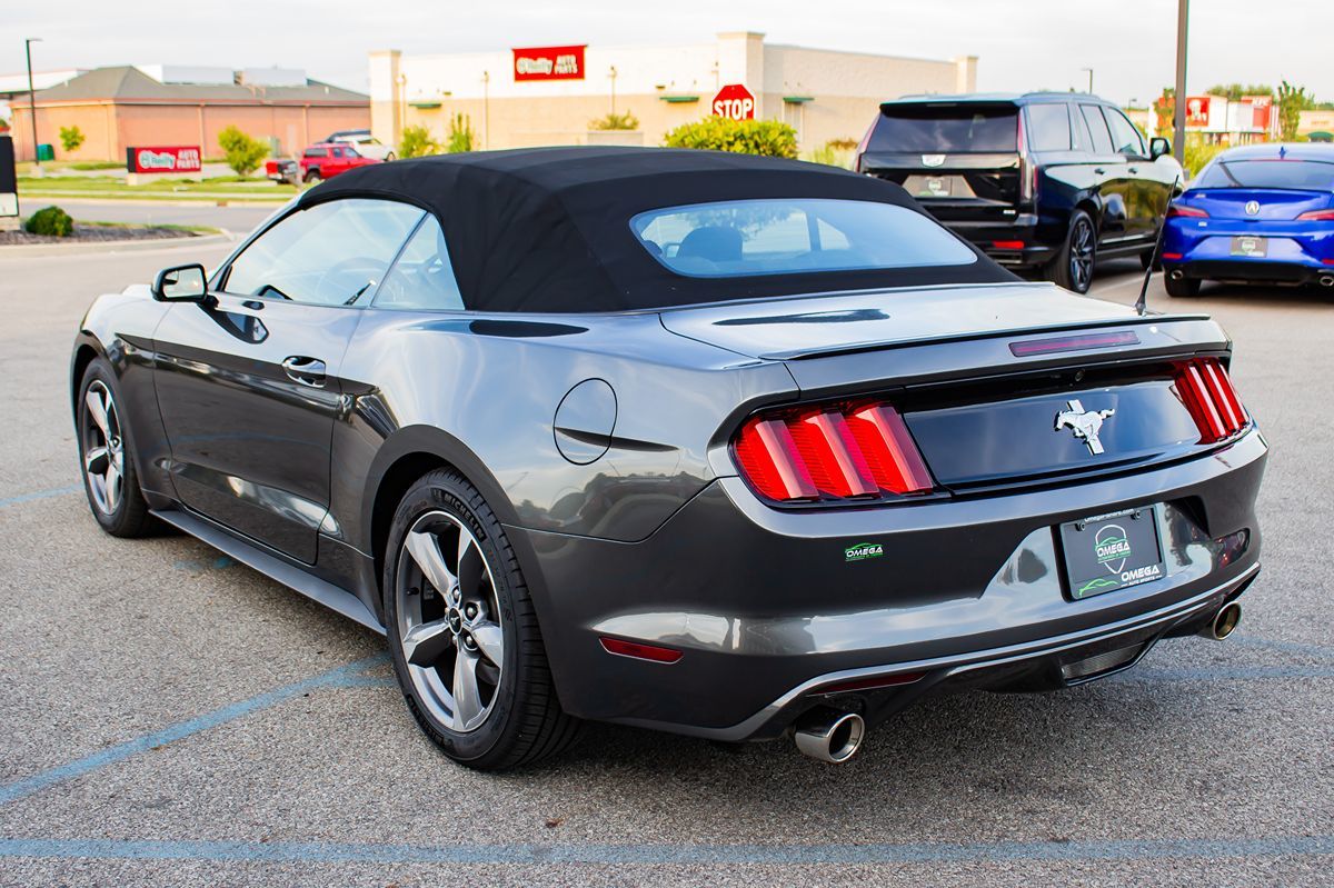 2015 Ford Mustang V6 Convertible photo 7