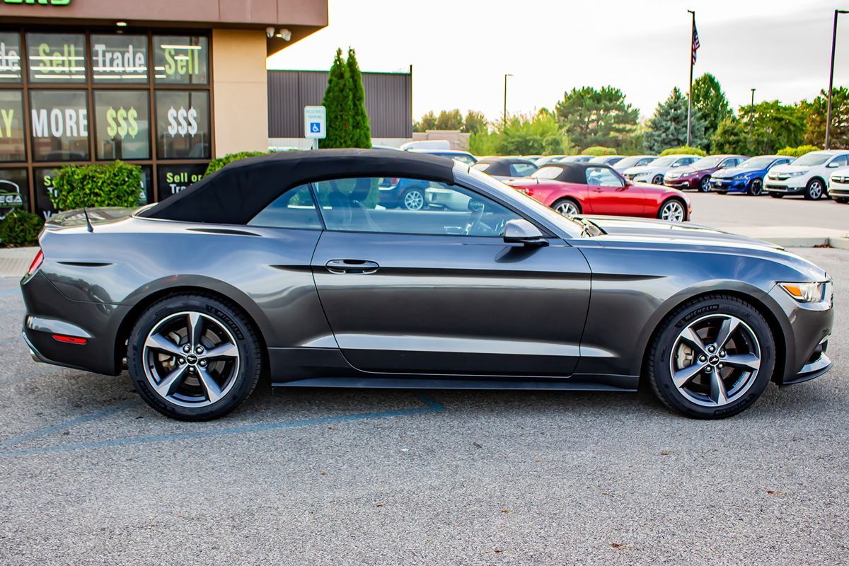 2015 Ford Mustang V6 Convertible photo 10
