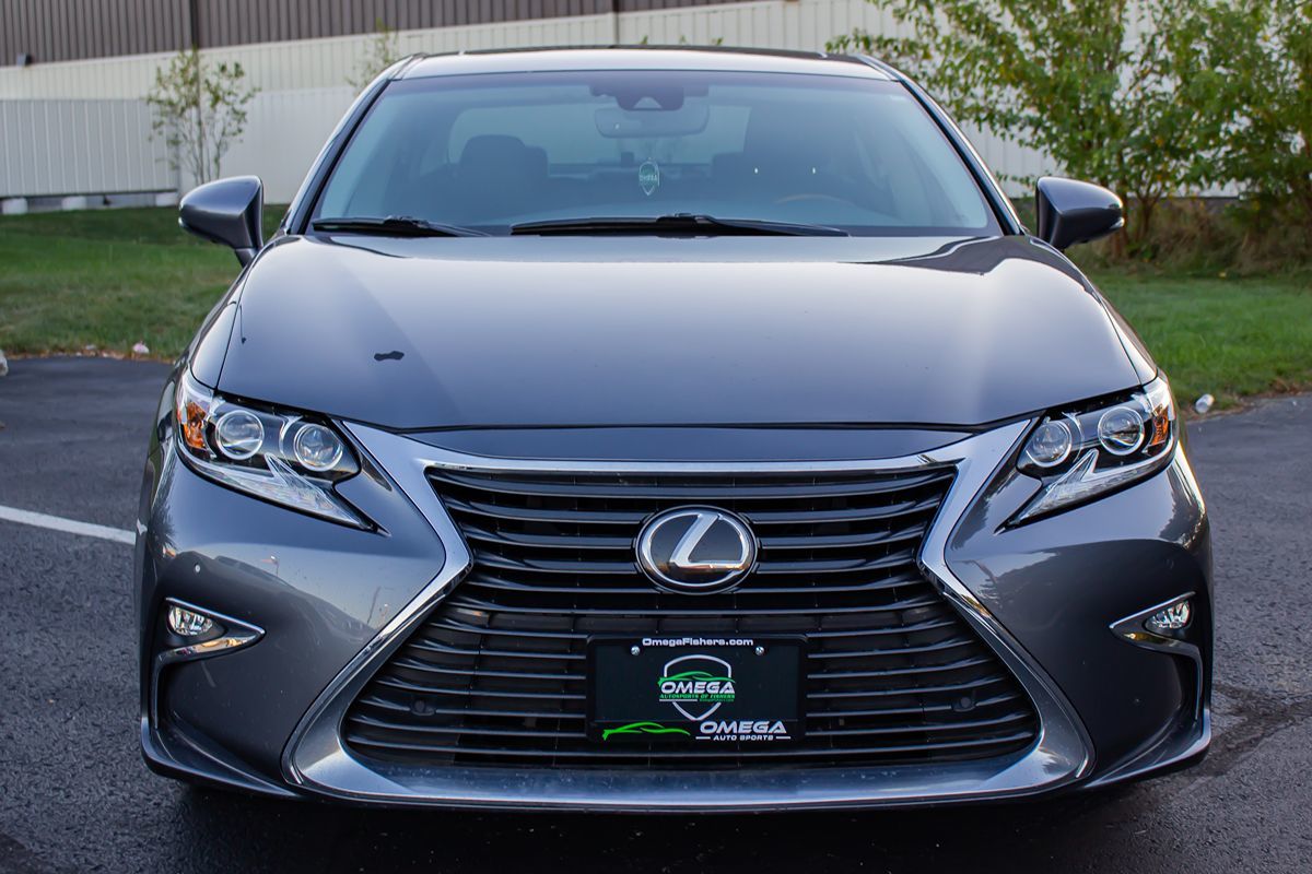 2016 Lexus ES 350 photo 2