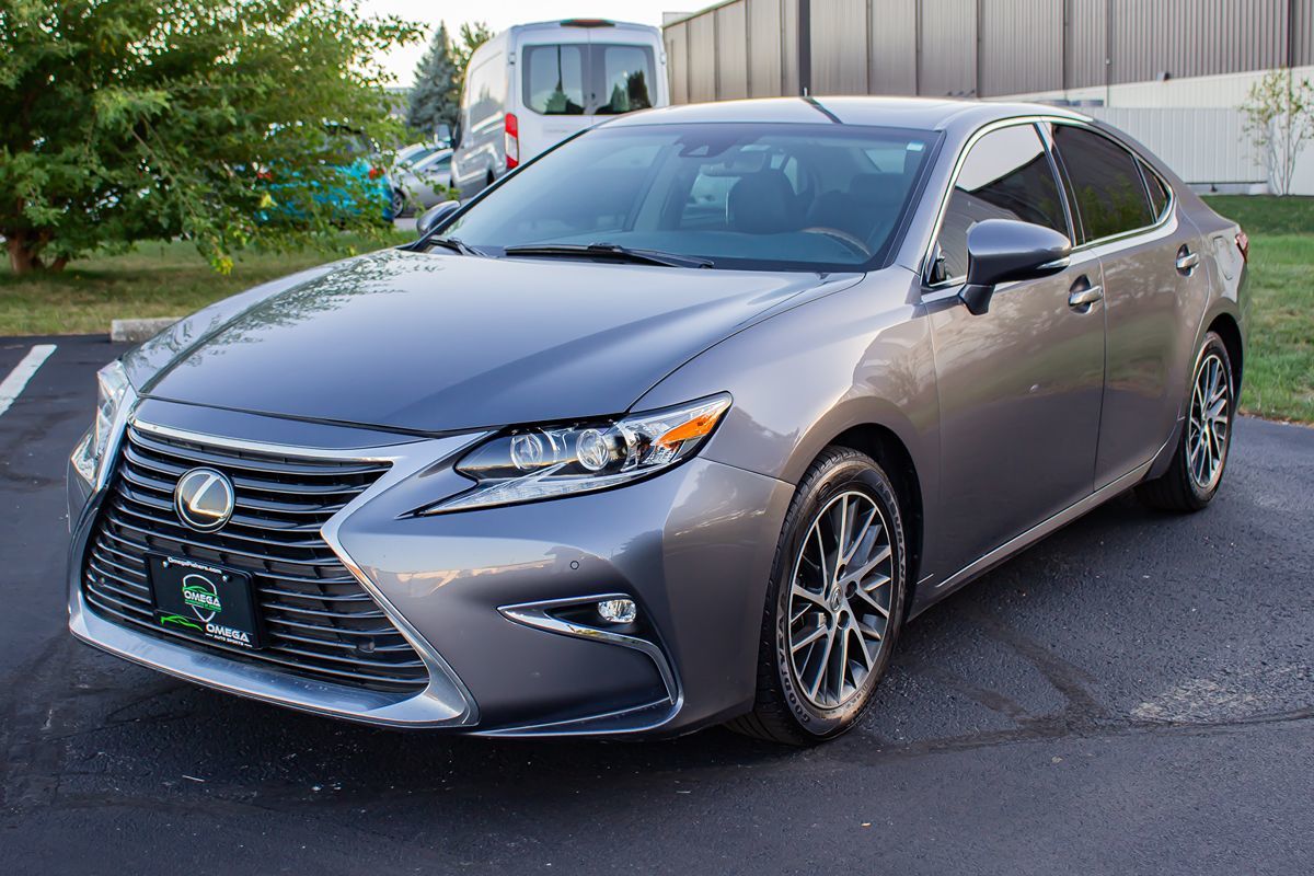 2016 Lexus ES 350 photo 3