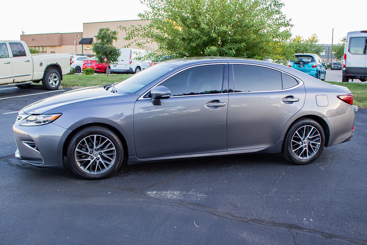 2016 Lexus ES 350 photo 4