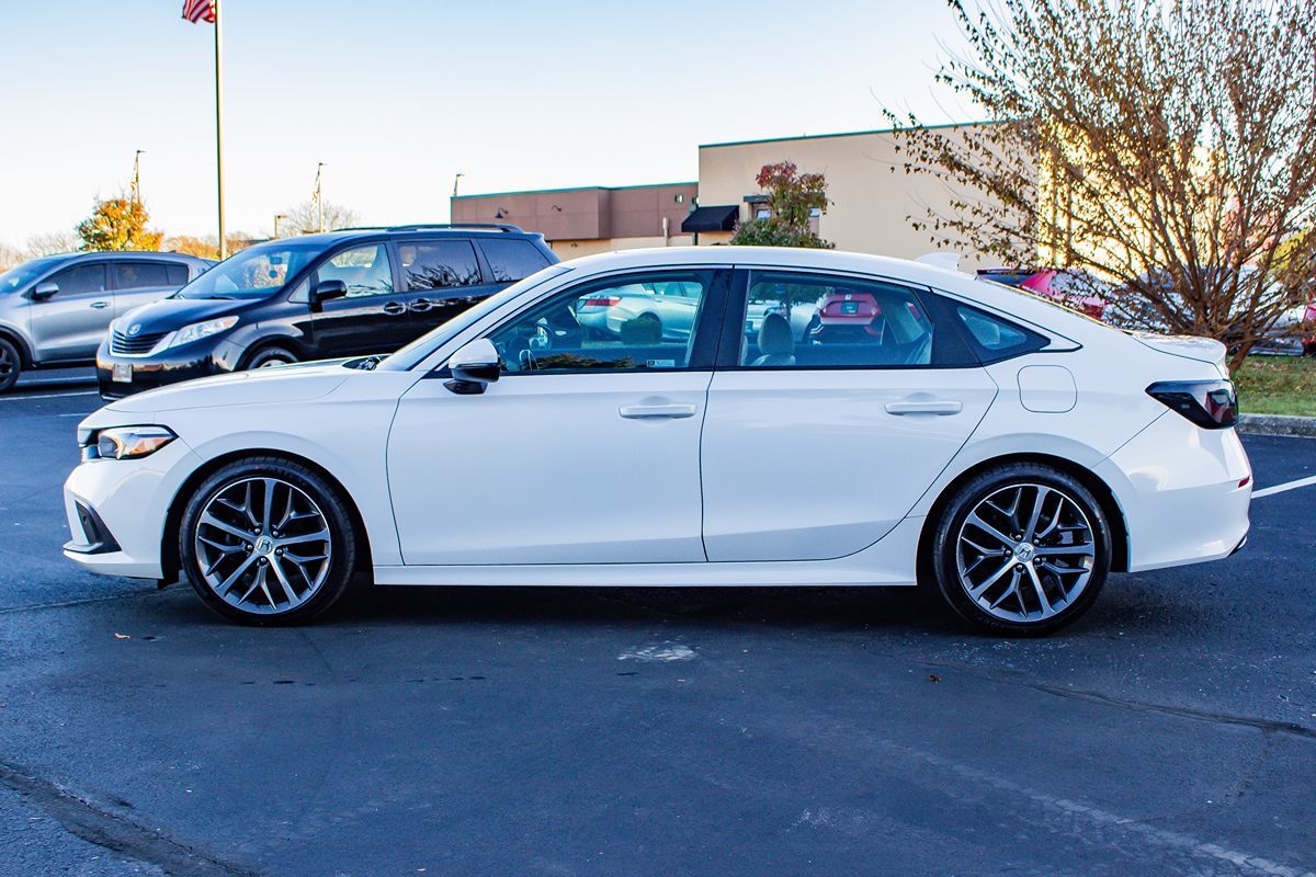 2023 Honda Civic Touring photo 2