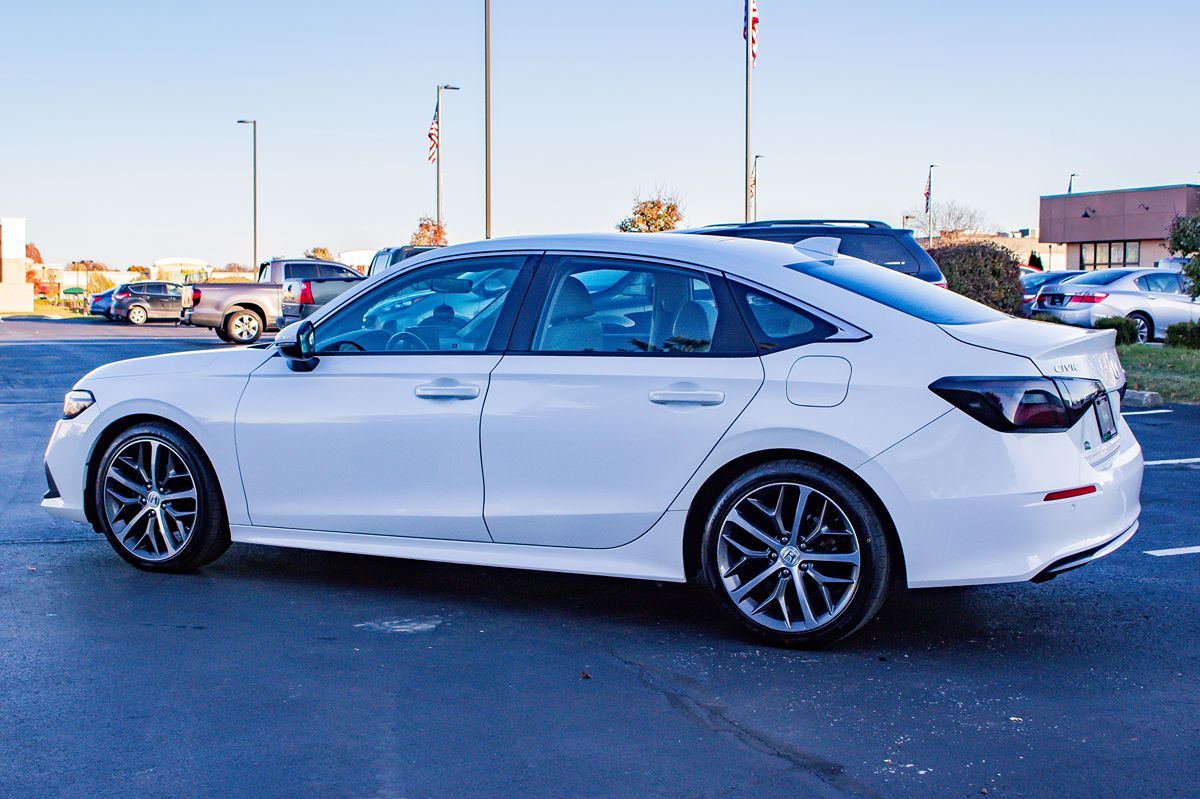 2023 Honda Civic Touring photo 3