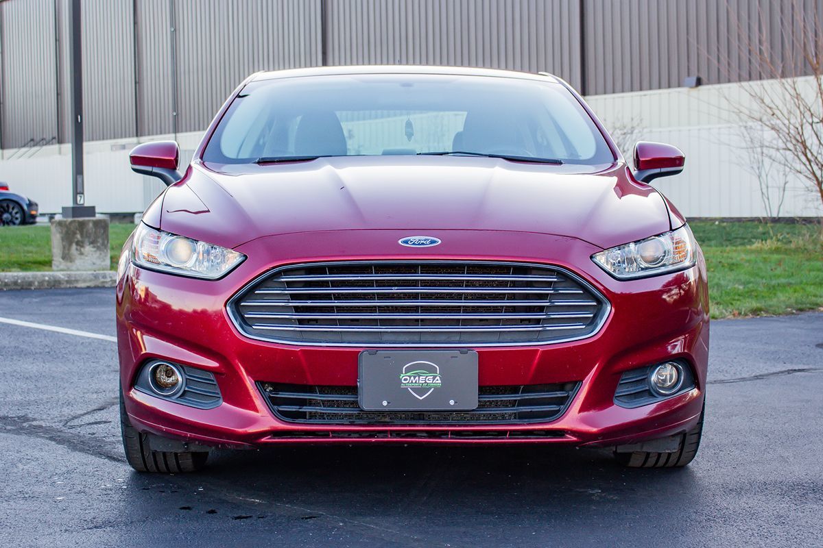 2016 Ford Fusion S photo 2