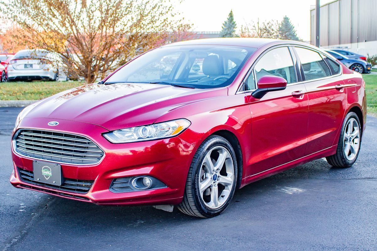 2016 Ford Fusion S photo 3