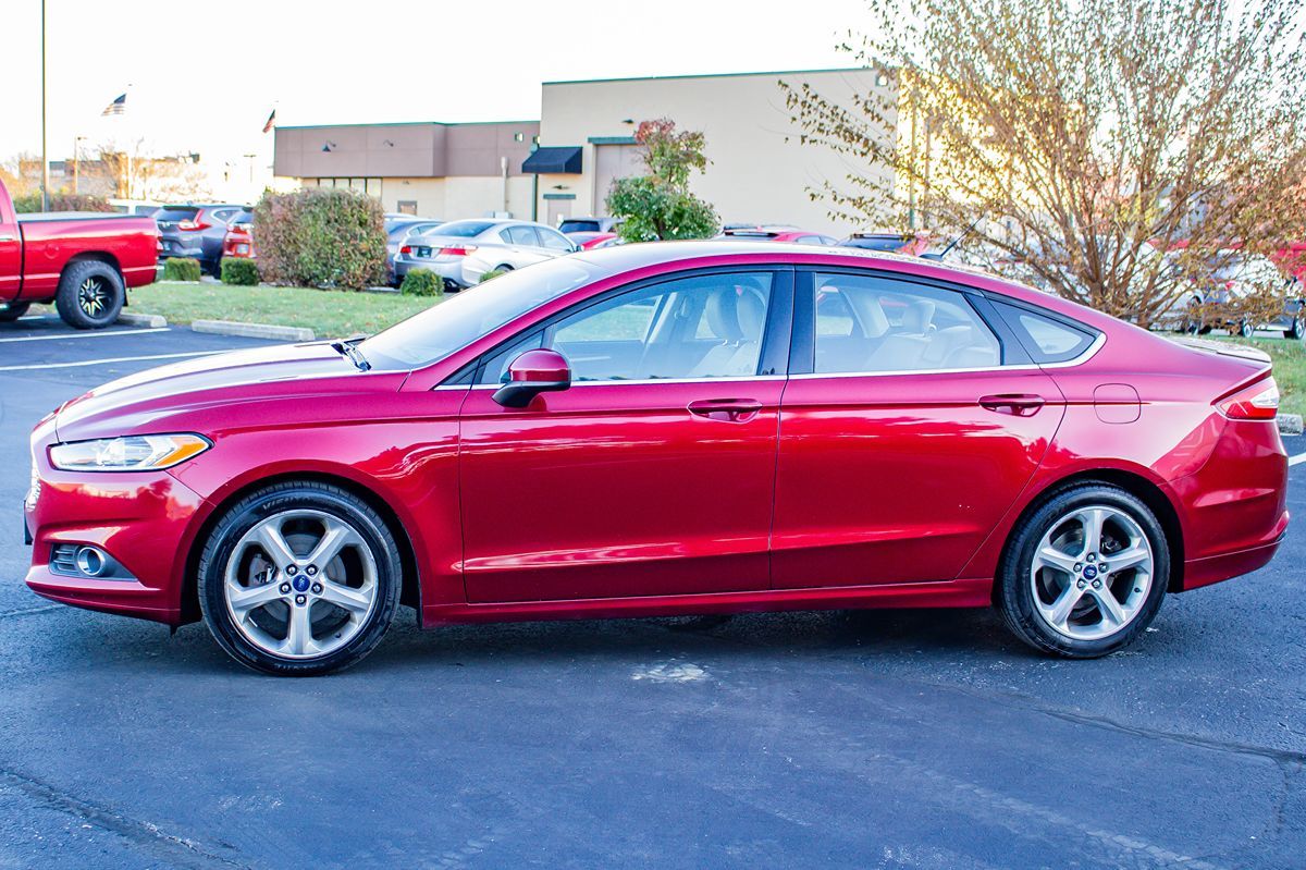 2016 Ford Fusion S photo 4