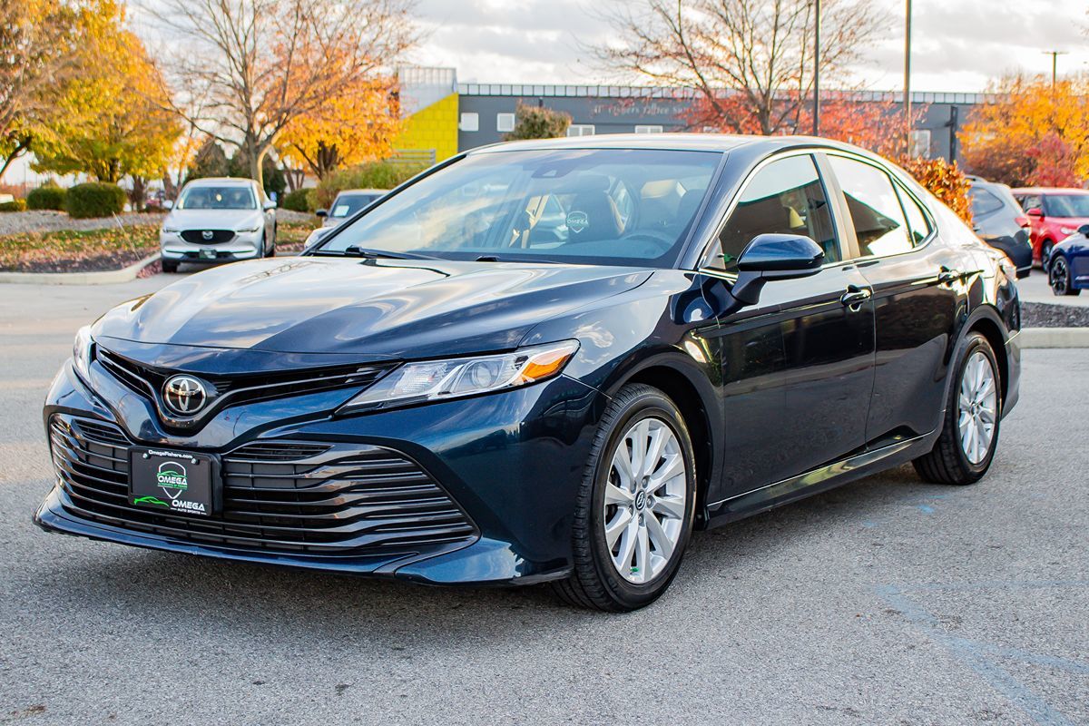 2018 Toyota Camry SE XLE photo 3