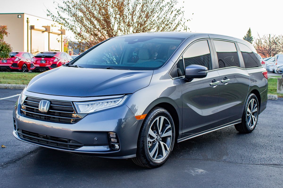 2024 Honda Odyssey Touring photo 3