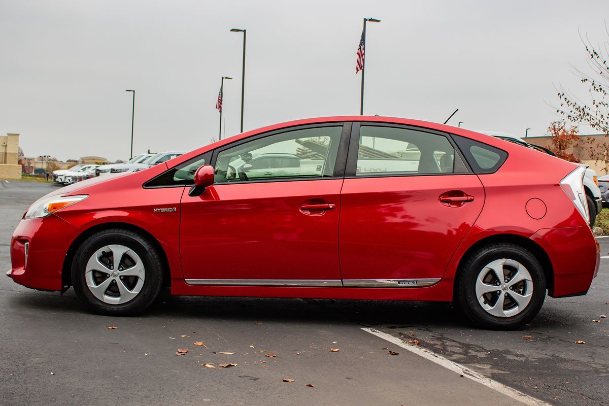 2015 Toyota Prius Two photo 4
