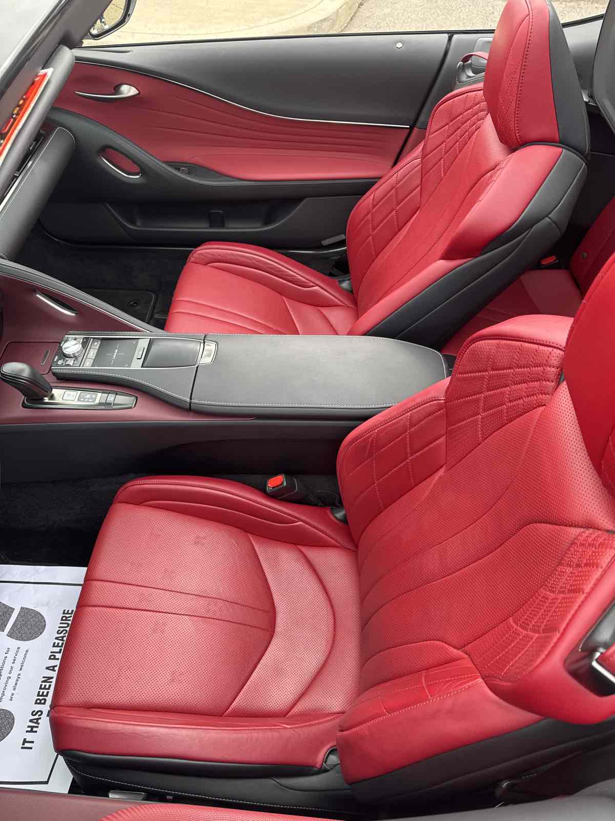 2021 Lexus LC 500 - Photo 17