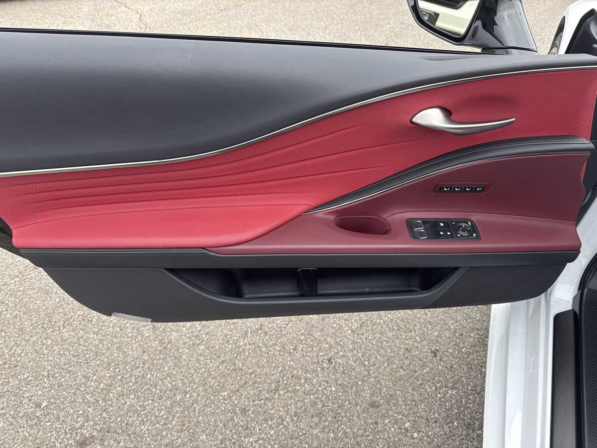 2021 Lexus LC 500 - Photo 22