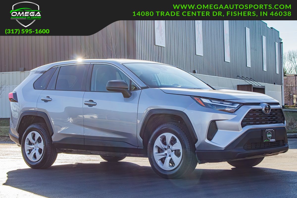 2024 Toyota RAV4 LE AWD's photo