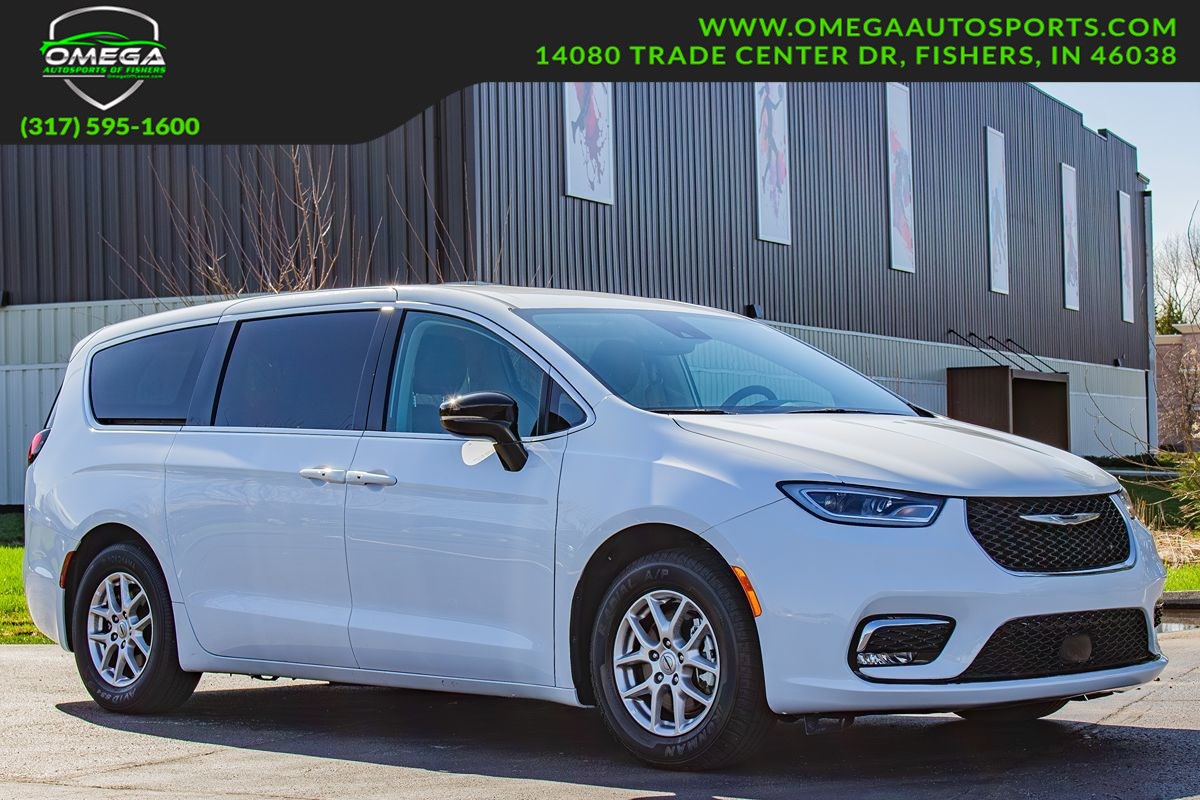 2024 Chrysler Pacifica Touring L's photo