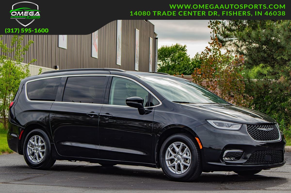 2022 Chrysler Pacifica Touring L's photo