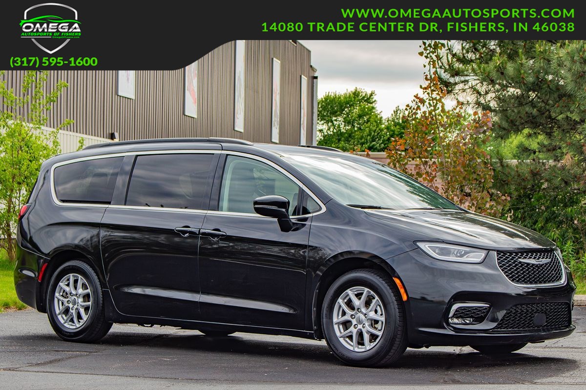 2022 Chrysler Pacifica Touring L's photo