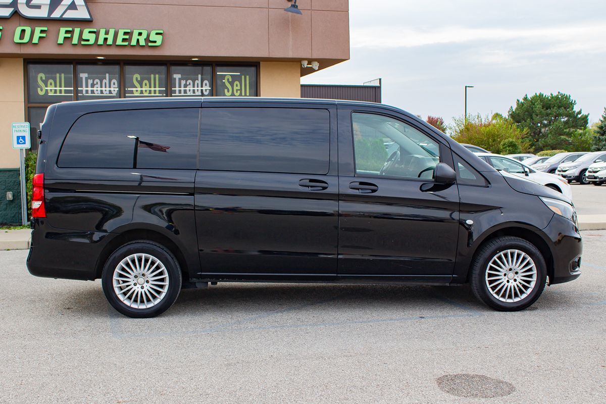 Photo 12 of this Mercedes-Benz Metris Passenger Van
