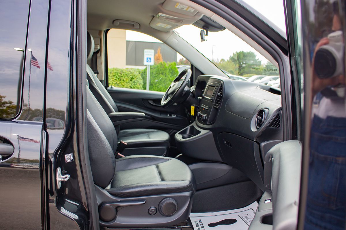 Photo 18 of this Mercedes-Benz Metris Passenger Van