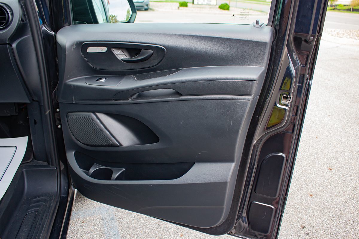 Photo 19 of this Mercedes-Benz Metris Passenger Van