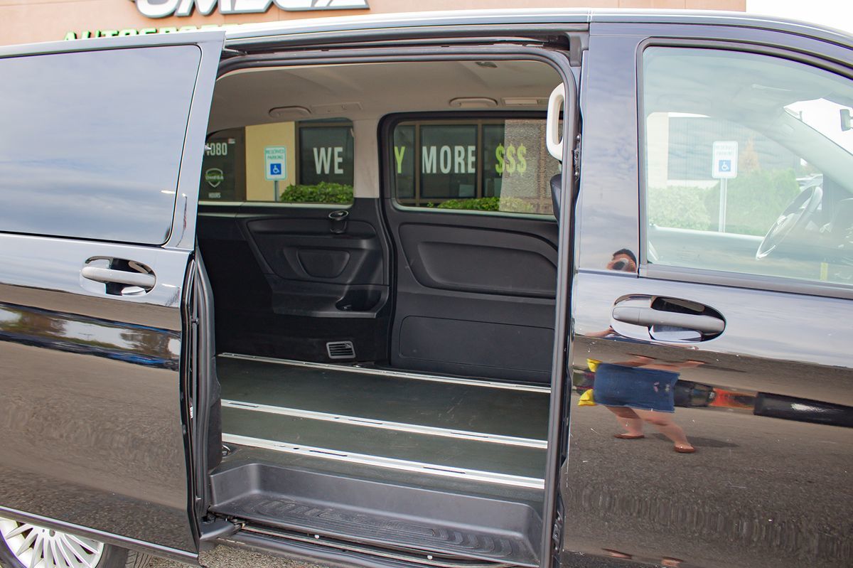 Photo 17 of this Mercedes-Benz Metris Passenger Van