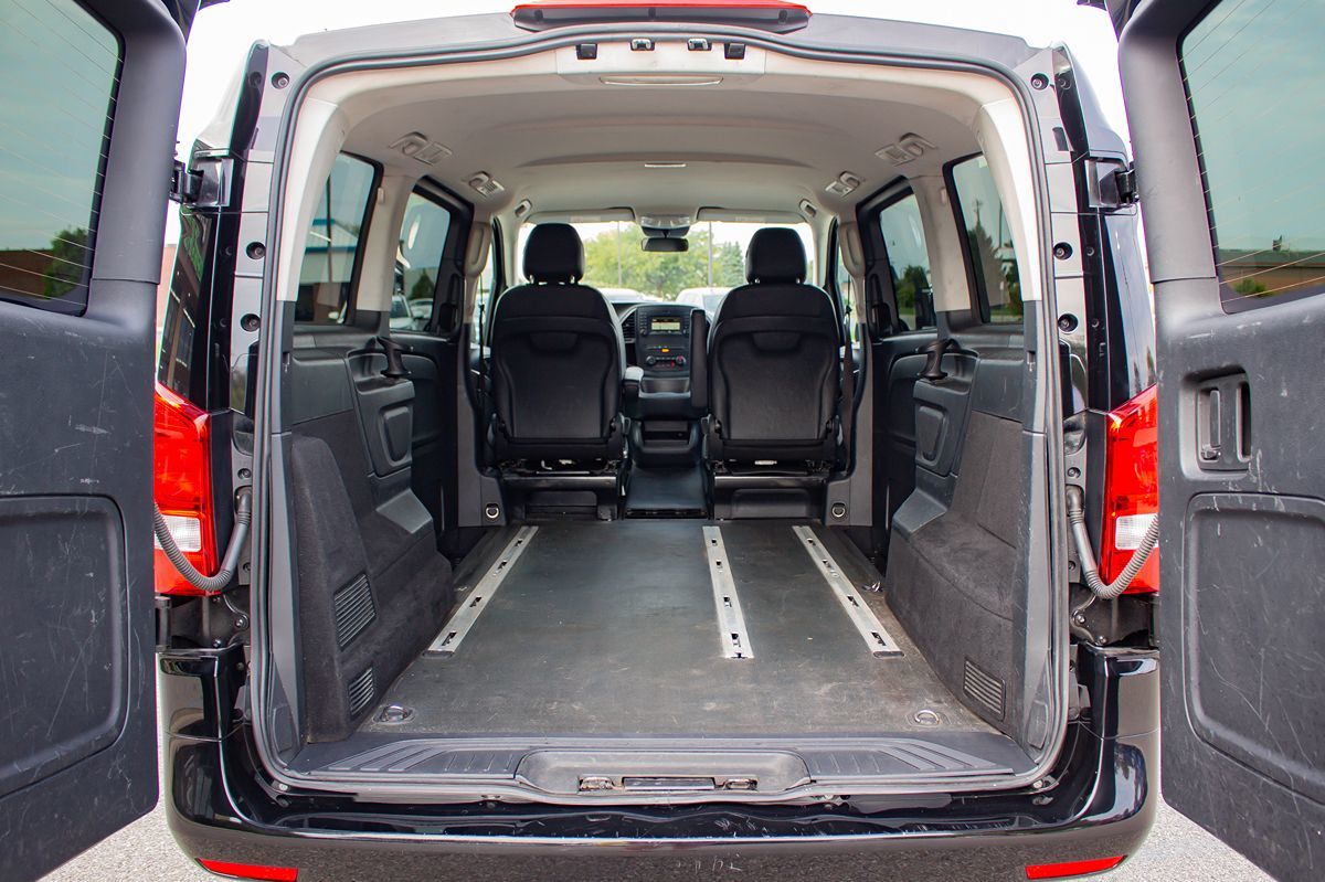 Photo 16 of this Mercedes-Benz Metris Passenger Van