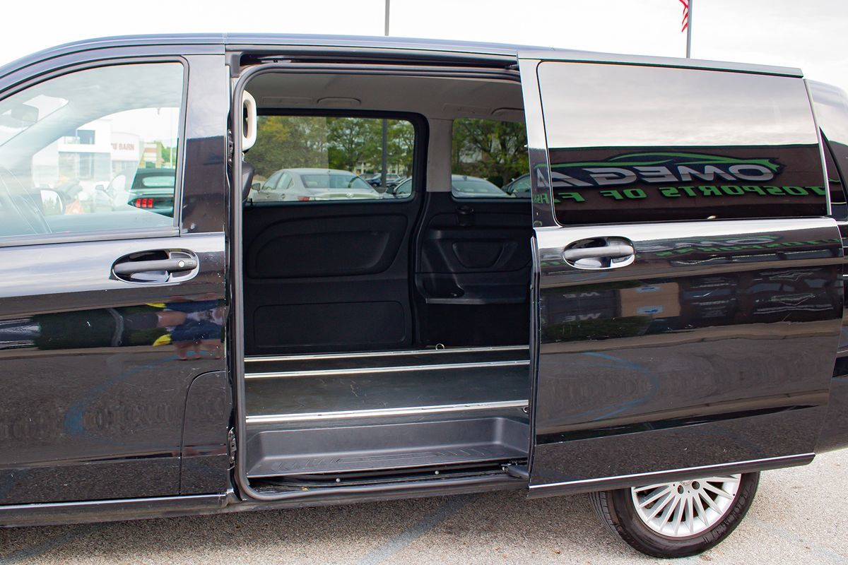 Photo 15 of this Mercedes-Benz Metris Passenger Van