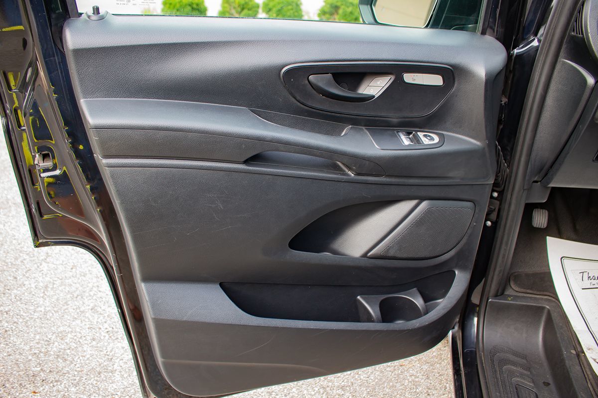 Photo 14 of this Mercedes-Benz Metris Passenger Van