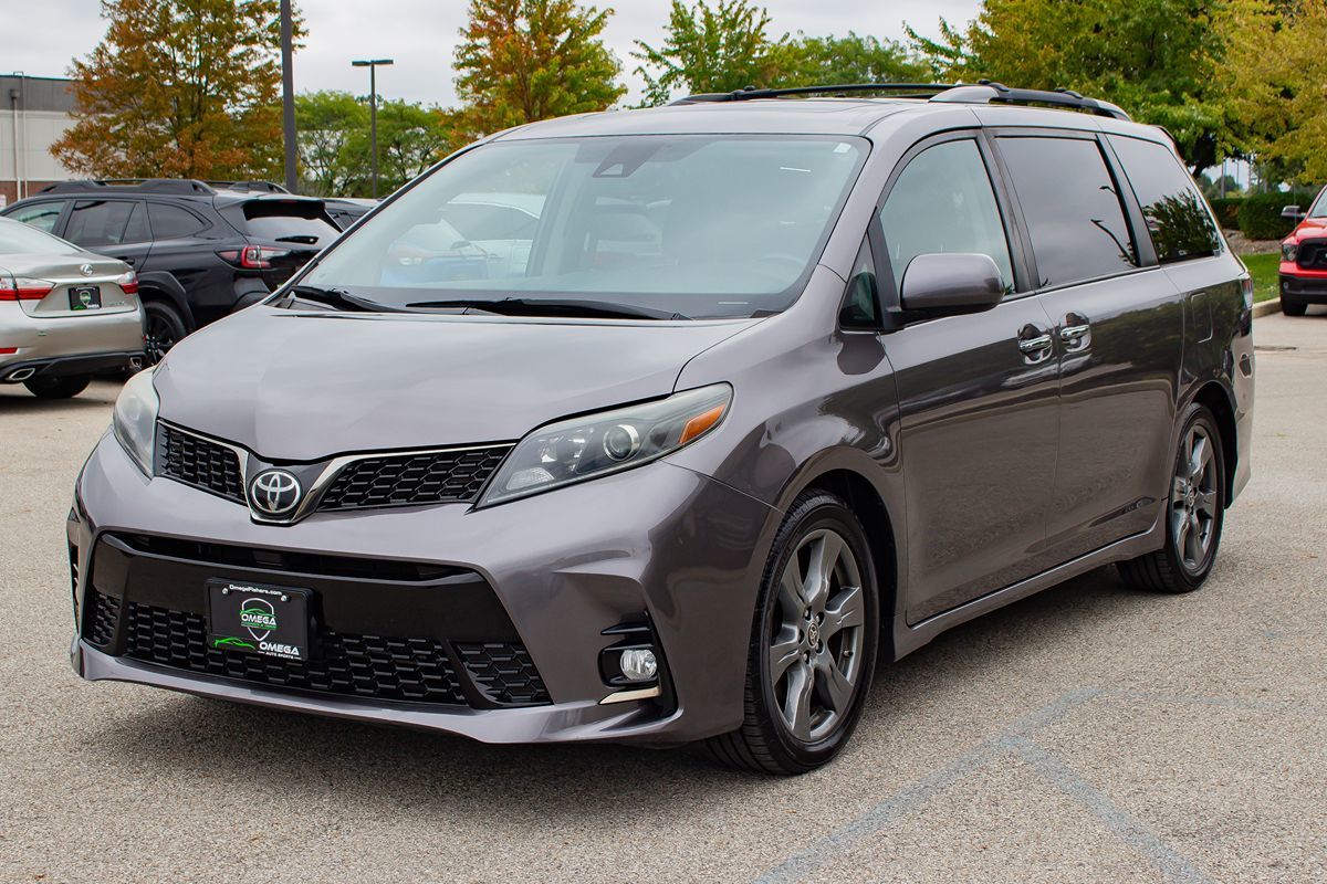 Photo 3 of this Toyota Sienna