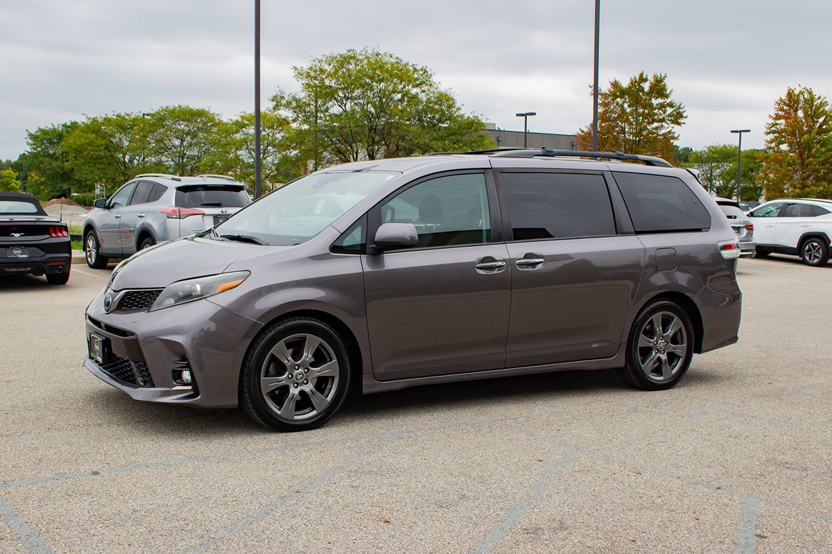Photo 4 of this Toyota Sienna