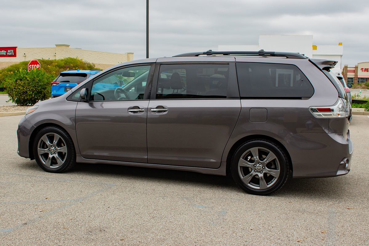 Photo 6 of this Toyota Sienna