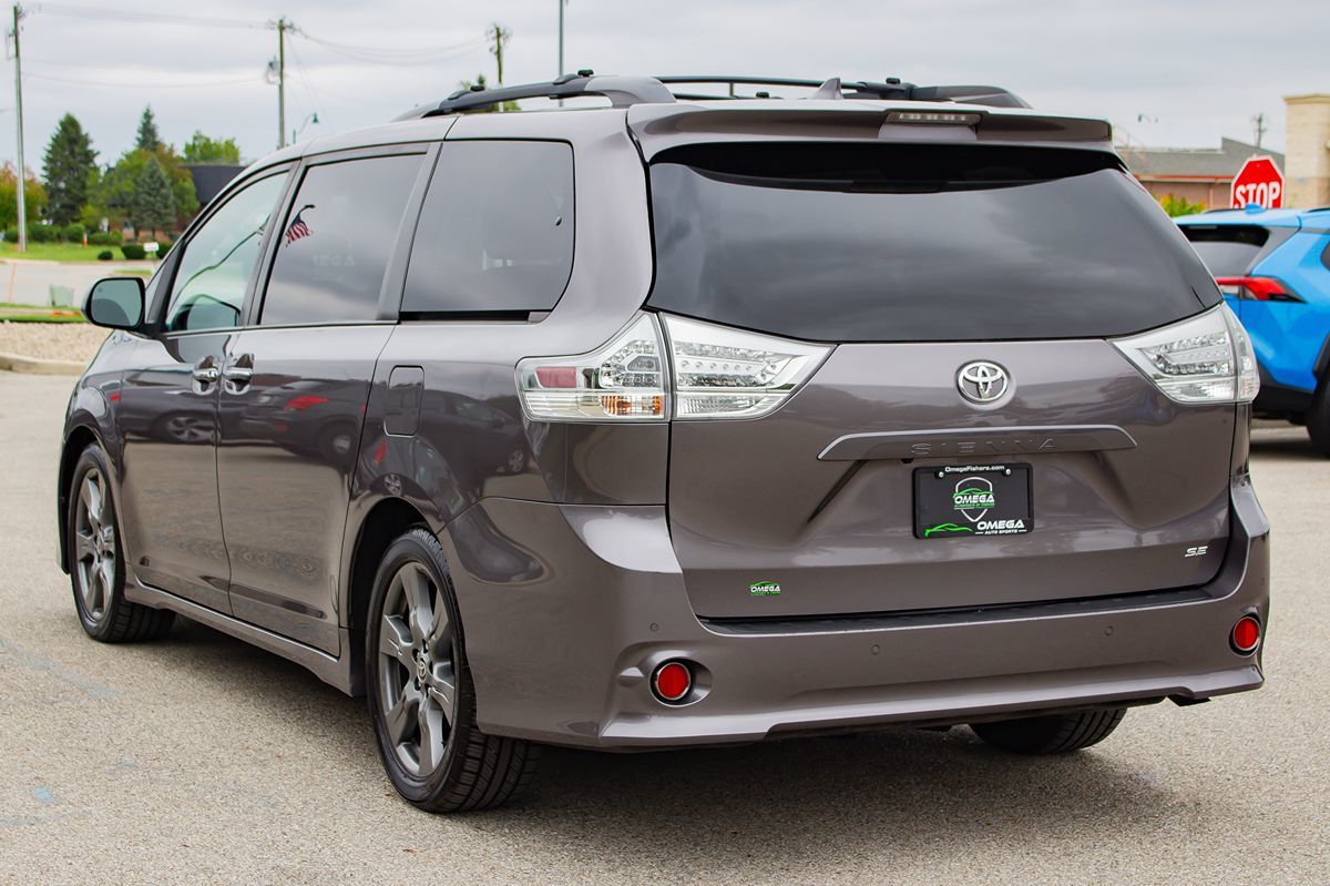 Photo 7 of this Toyota Sienna