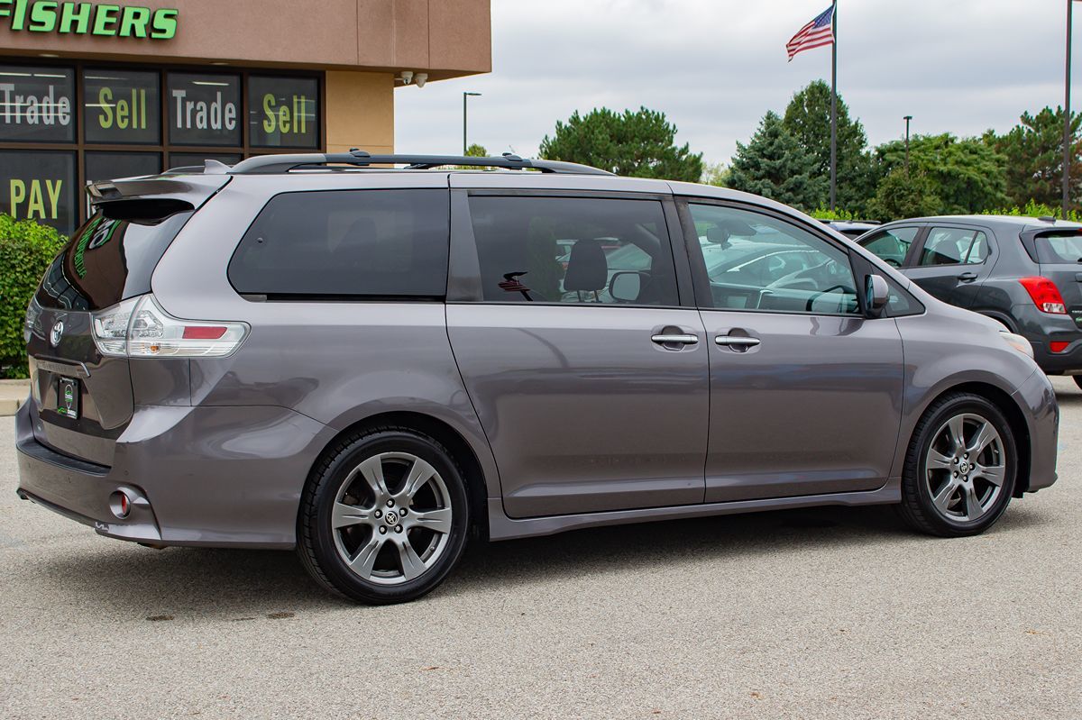Photo 10 of this Toyota Sienna