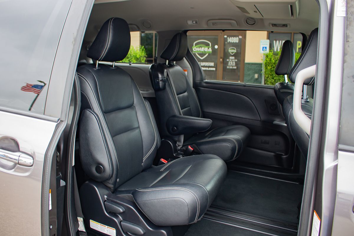 Photo 23 of this Toyota Sienna