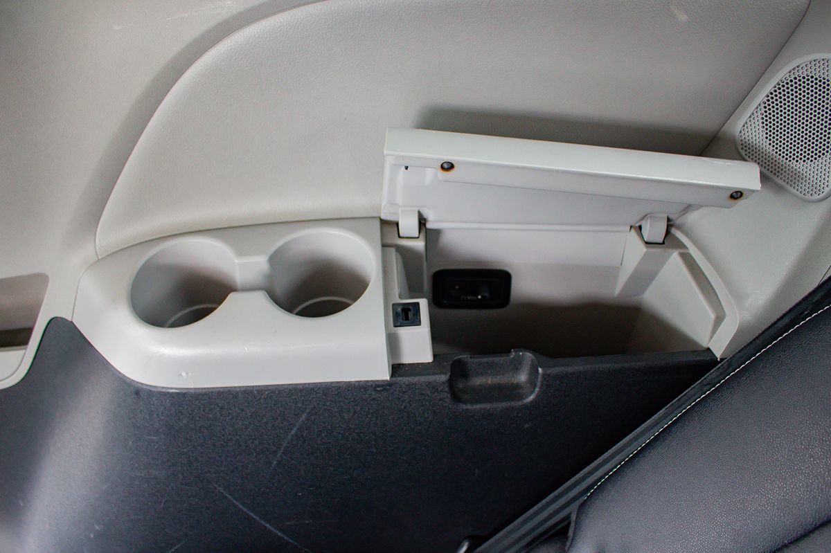 Photo 41 of this Toyota Sienna